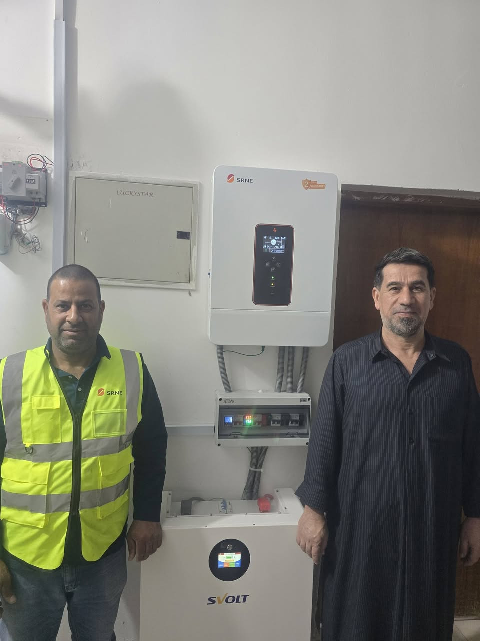 أللهم صل على محمد وآل محمد 

دار أخرى تودع انقطاع التيار الكهربائي. 

على بركة الله تعالى تم تجهيز وتنصيب منظومة الطاقة الشمسية في قضاء البدير.

في دار الاخ الحاج ابو مرتضى محمد كريم شياع .

 20 امبير نهارا 
 15 امبير ليلا

🔵 الواح نوع لونجي 620 واط ذات وجهين 18 باس بار ذات جوده وكفاءة عالية .
🔵 انفيرتر حجم  12Kw كيلو واط حسب طلب صاحب الدار قابل للتطوير مستقبلا .
🔵 بطارية 🔋 16.64KW ليثيوم فوسفات الحديد ذات جوده وكفاءة عالية بضمان 5 سنوات .
🔵 بدي سيركت مجهز بأحدث القواطع الذكية وجوزات الحريق مع تحكم WiFi لمراقبة عمل المنظومة من اي مكان .
🔵 هيكل حديد مغلون 2 ملم .
🔴مستعدين لتنصيب جميع منظومات الطاقة الشمسية مع الضمان الحقيقي لجميع الأجهزة. 

بإدارة : سيد احسان وسيد غزوان

للتواصل والاستفسار 
الاتصال على الأرقام
*********** سيد غزوان الزاملي  .
*********** سيد احسان الزاملي .
#النور #للطاقة #الشمسية.
