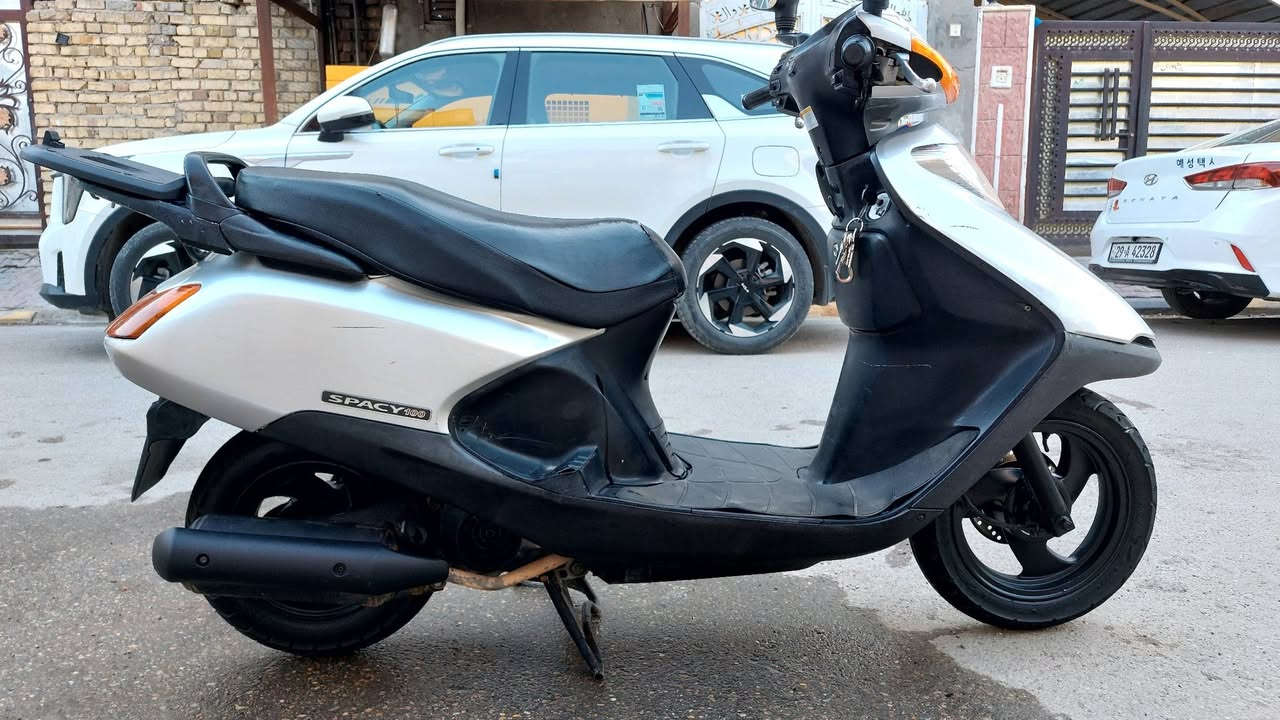 السلام عليكم سبيسي ياباني جاهزه كفرات ابو الختم مكينة بيوش وبستم اول فتحه ناعمة شلعه معدل تخم تاير قفل جنطه قفل ستيرن كهربائيات كله شغالة كيج بانزين كيلو متر دراجه كل نقص مابيه مكاني كوت الزهراء ***********
