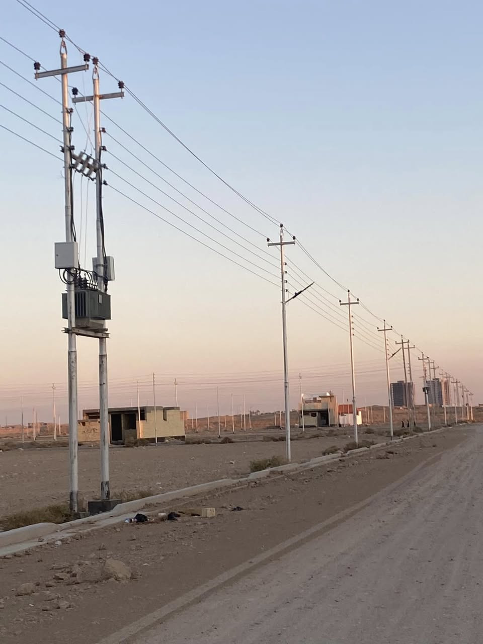 السلام عليكم 
قطعه(للبيع)طابو صرف(زراعي)
في منطقة(حي المهندسين)الثانيه)
مساحات(300متر)و(250متر)
ارصفه وتيوله ومحولات(كامله)
وشوارع(10و12و15)واسعار مختلفه
الفلوجة شارع(60)مكتب دار الملوك للعقار
***********
***********
