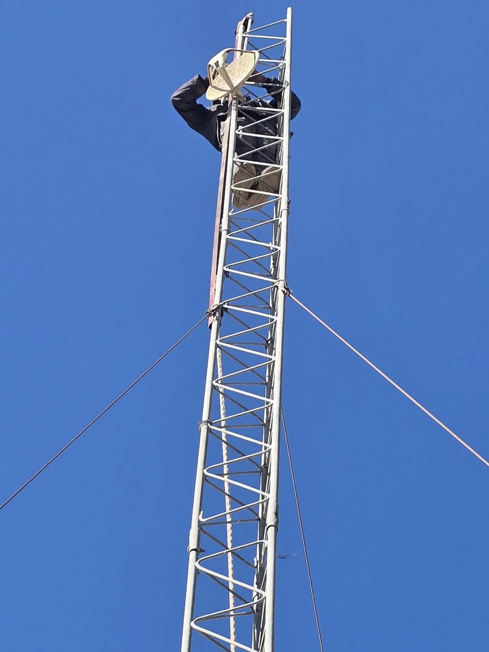 تم تفصيخ ونصب عده ابراج مسيب.
***********
