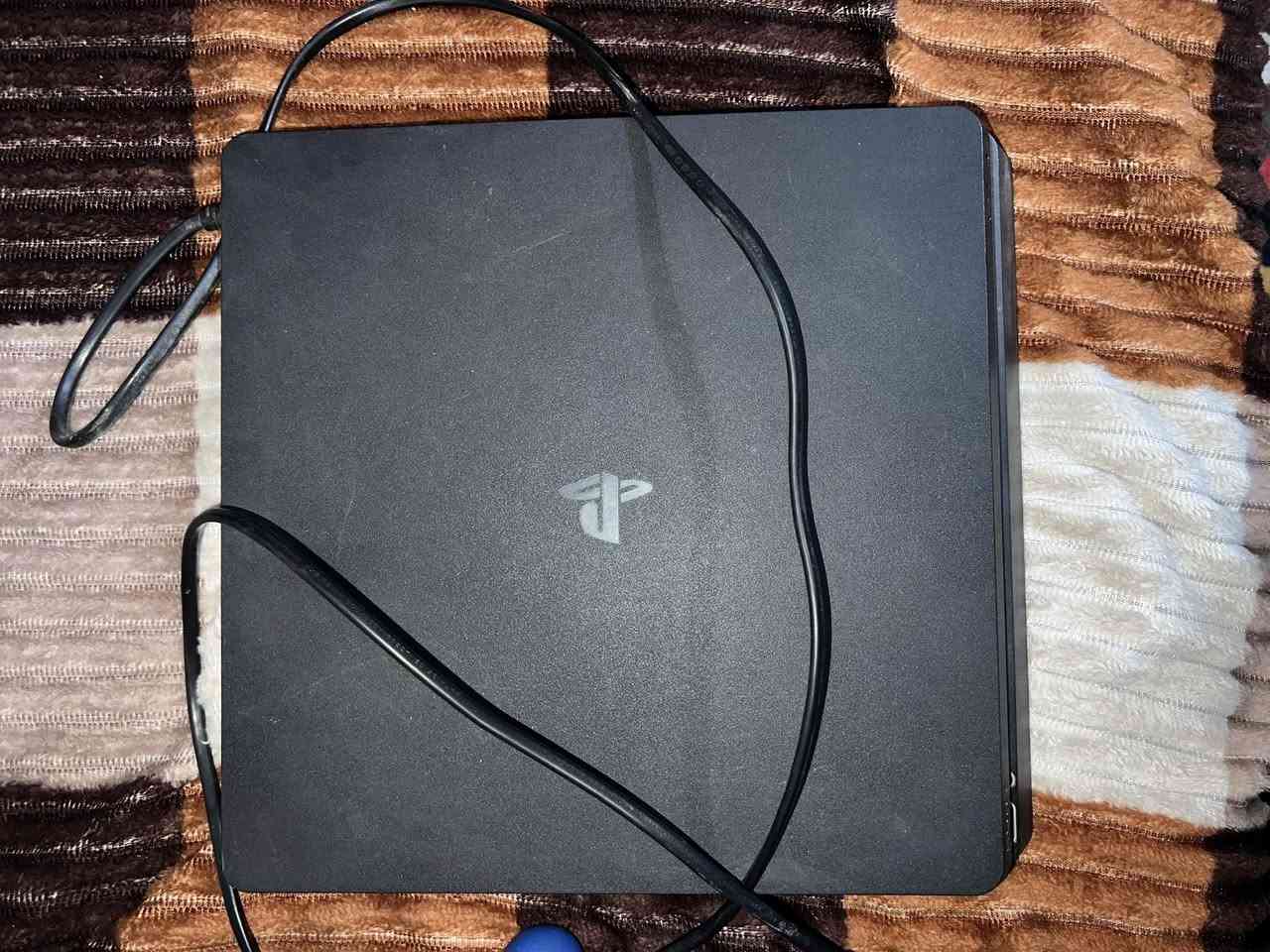 السلام عليكم بلي فور نص تيره ما مفتوح بلادي ويا حساب بيس وفورت نايت وقرص جي تي اي ويدات ثنين وحدة اصليه وثانيه تجاري مكاني بغداد الشعب سعرة 200استفسار عل رقم ***********
