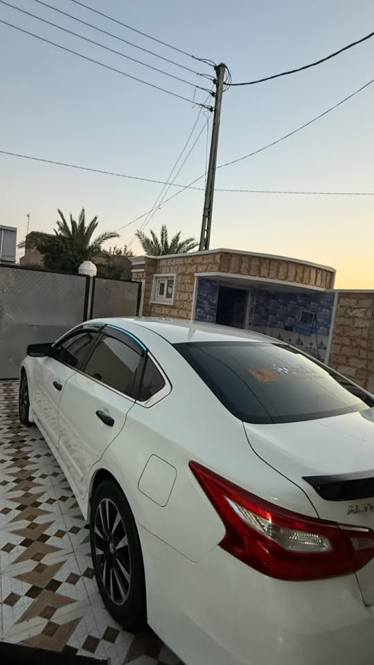السلام عليكم نيسان التيما ٢٠١٧ 
كلين مكفوله بصمة تشغيل عن بعد مابيها اي نقص كماليات فول كشن كهرباء للبيع او المراوس المكان ديالى ناحية الوجيهيه للاستفسار ***********
