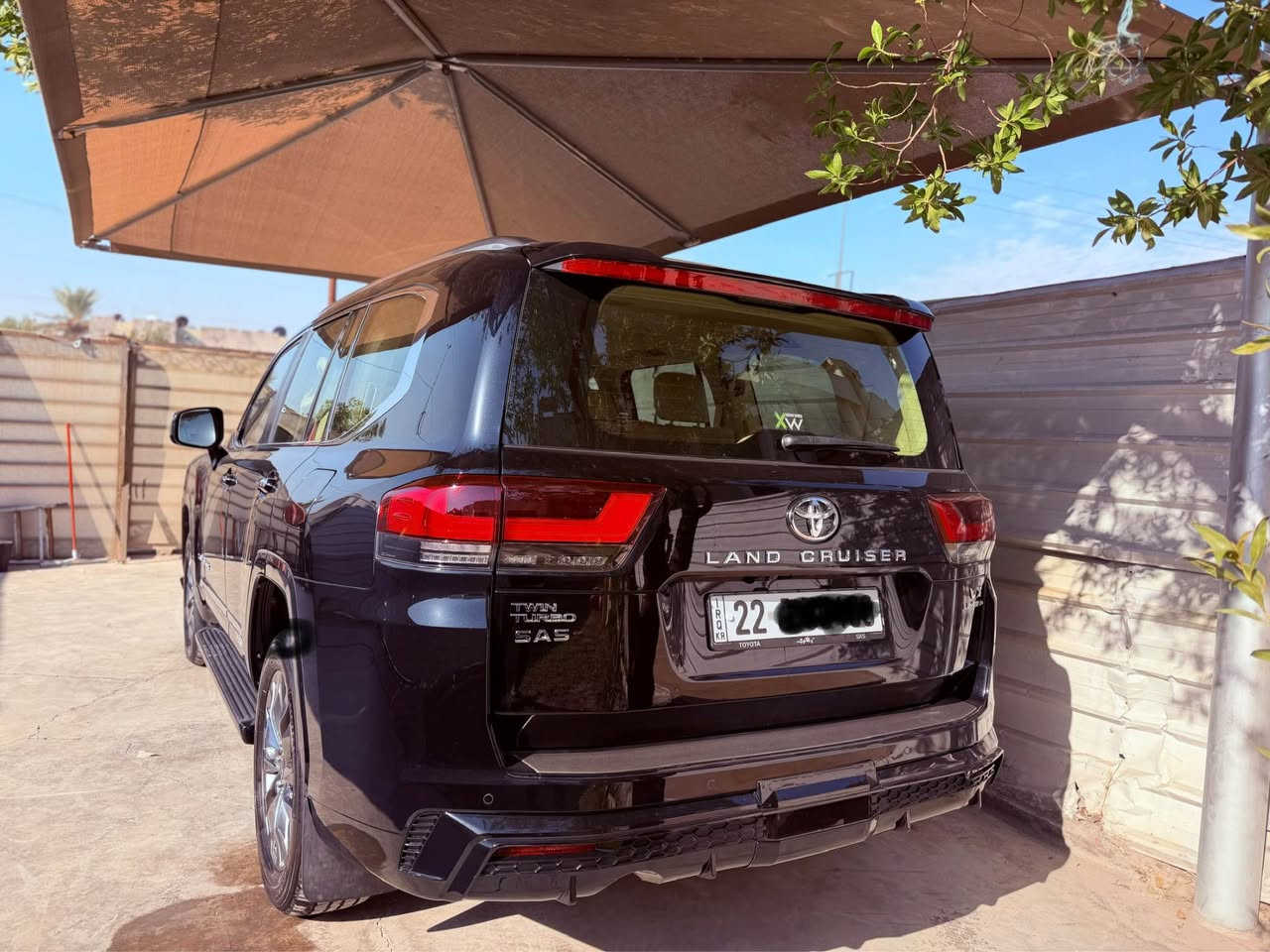 لاندكروز 2022 ( VX -SAS) توين توربو  ام الضمان رقم شمالي فول الفول بدون صبغ ولا تبديل الموصفات معرفه VX فول الفول ماشيه 63 الف كيلو السعر 66 الف دولار بيه مجال الرقم *********** بغداد, العراق
