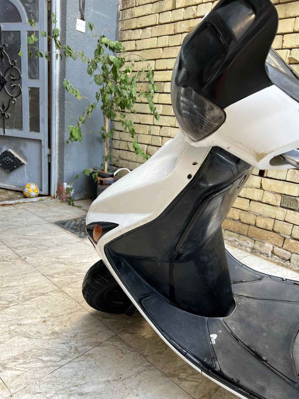 سلام عليكم للبيع دراجه فراشه فحل اصل مفوله دسك  مكينه ولفات نعومه تخبل  شرط شلعه ومعدل فول عداد بانزين شغال  سلف شغال حساسات ابريك شغالات كهربائيات كله شغاله دكمه طكتين سكن ولايت عالي ناصي  بلاد وسكن اسبايدر بلادي دبلات امامي خلفي شغالات الدراجه ماعيزه شي مكاني ابصخير الحيره ااسعر 375 وبيه مجال للطيبين رقم الموبايل ***********
