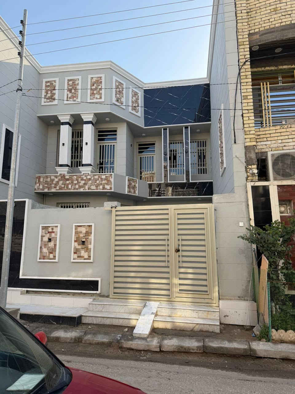 سلام عليكم بيت طابقين ١٥٠ متر حي سومر

حولي مستشفئ الكفيل خلف مدينه الألعاب ضوء القمر

طابو زراعي سند ٢٥ كامل خدمات ماء مجاري كهرباء وتبليط تحويل بسمك وقرار محكمه

البناء طابوك جمهوري درجه اولى
ديكورات مغربيه ارضيه مرمر واجه ملكيه اوربيه

التفاصيل البيت

استقبال وغرفة النوم وصاله ومطبخ وصحيات داخليه وخارجيه ومنور

الطابق الأول

٣ غرف نوم وصاله وصحيات وسطح

الاستفسار ***********
***********
