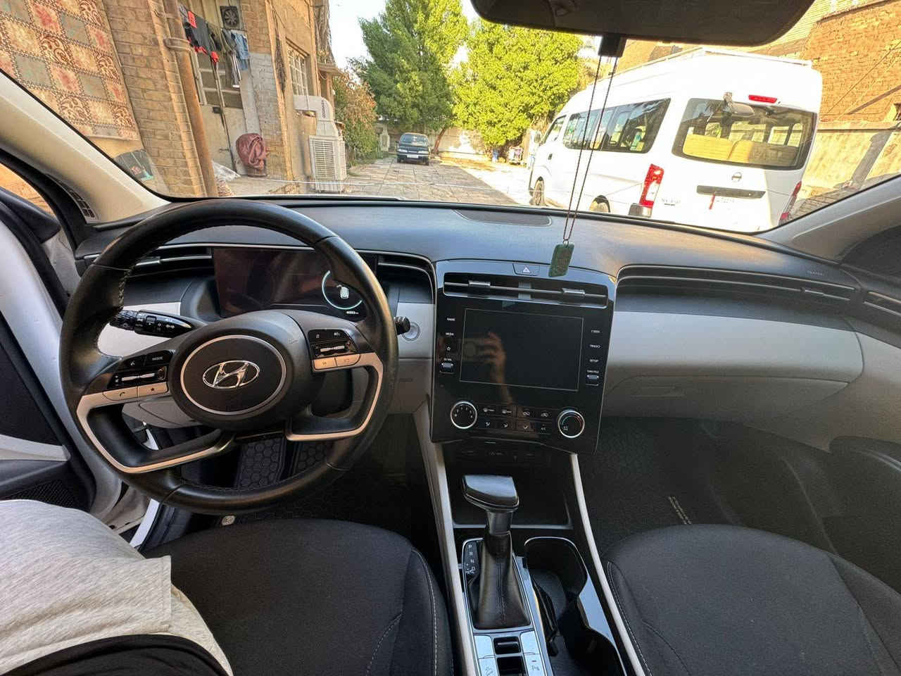 السلام عليكم مكلف بالنشر
توكسان خليجي موديل 2023 اللون أبيض رقم بغداد بأسمي السعر 220 ورقه وبيها مجال قليل 
استفسار ***********
