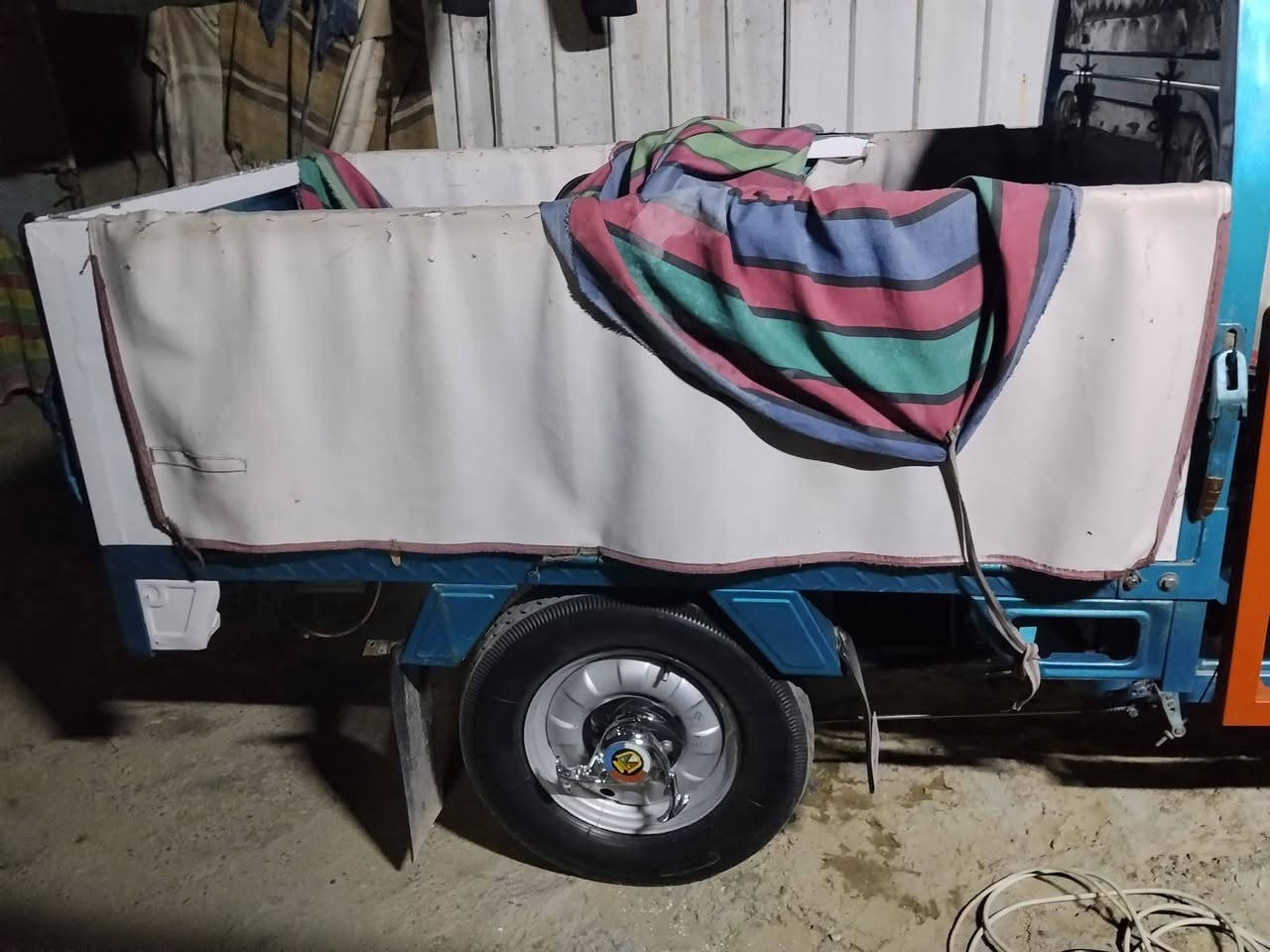 السلام عليكم ورحمه الله وبركاته ستوته شحن للبيع ستوته باتريات جديده زوج تاير كهربائات كله شغاله ستوته حلوه كلش للاستفسار الاتصال على الرقم *********** أو مراسلتي على الخاص هذا رقم بي واتساب
