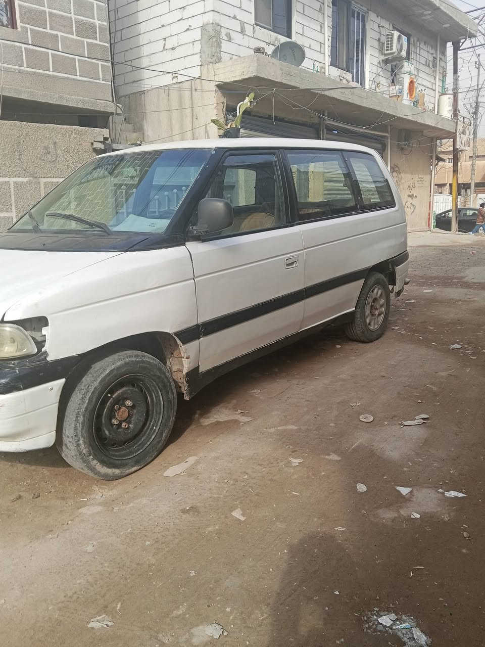 السلام عليكم سيارة دوج كلايزر موديل 92 رقم انبار بسمي محرك كايم بس تمشي ابيع كايم السعر 22مب*********** العنوان البياع الشهداء البياع ابو حاتم
