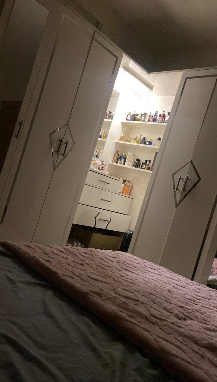 غرفه نوم للبيع مستعجل  راسل القاص العنوان بغداد المنصور السعر ٦٠٠ و بيها مجال


**إذا كنت صاحب هذا الإعلان وتريد حذفه لأي سبب، رجاءا أرسل رسالة إلى الدعم الفني**