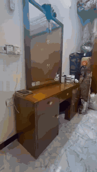 غرفه اخشاب البيع غرضه نضيفه جدن التواصل  ***********
