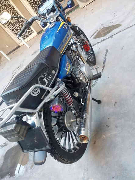 سلام وعليكم
 مكلف بل نشر
دراجه سونك مكينه 200cc خير من الله كل نقص مابيه كهربائيات دبل اشره لايت خلفي ول مامي تاير ليوره جديد بس عواج بل ويل ليوره 850 وبيه مجل *********** واتساب متواجد
