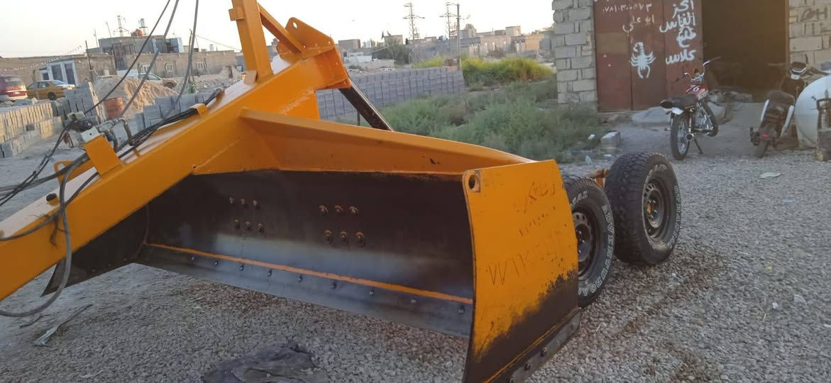 مكينه للبيع حجم 1880 منفيس مكفول عام كير محرك ااكسن شركه شرط معه ليزر عمل ٣ ونص متر تصل ***********
