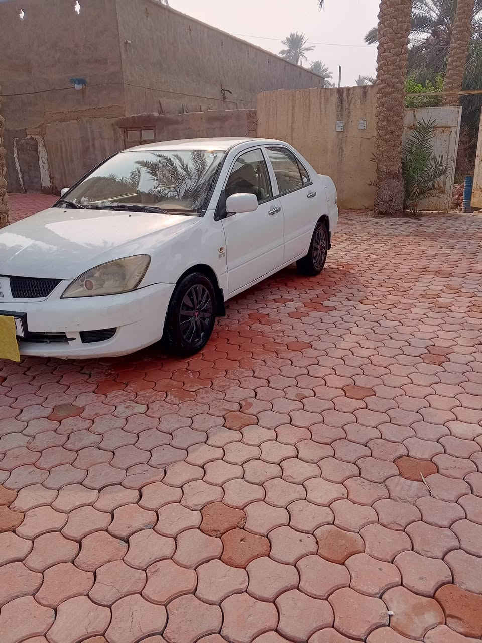 السلام عليكم لانسر موديل 2010 رقم كربلاء مكان السياره كربلاء مكينه بيها خيط تبخير  صبغ بيها بس الهلالات السياره جاهزة تبريد منظومة جديده رقم الهاتف *********** سعر 76 وبيها مجال
