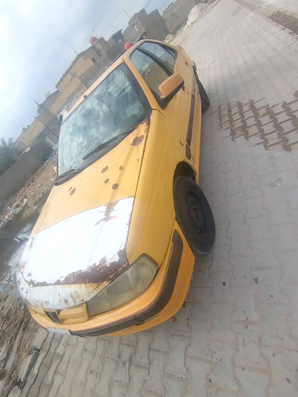 سيارة بيجو موديل 405 للبيع، السيارة تحتاج لبعض الإصلاحات الخارجية كما هو موضح في الصور. السعر مناسب لحالة السيارة. جاهزة لنقل الملكية. للاستفسار يُرجى التواصل معي.