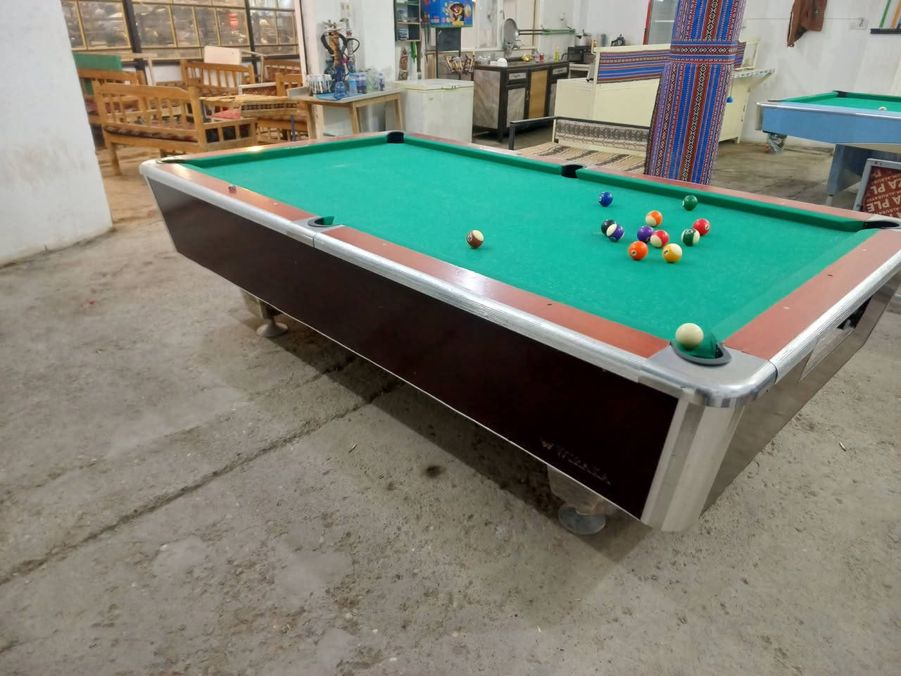 ميز بليارد للبيع ***********
