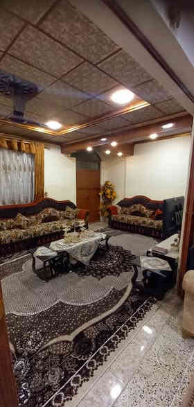 مكتب ابو شمال للعقار ✅️ دار للبيع في حي السكر نهاية شارع جامع الرحمه 

💧مساحة 307 متر واجه 15 متر بناء 2005 مرتب 

💧ط1. هول . استقبال . مطبخ حار بارد . 3 غرف نوم . كراج مع حديقه . مغاسل داخل وخارج البيت . مخزن . مناور فتل عل بيت 

💧ط2 . هول . 2 غرف نوم . مغاسل .

💧شارع صبه سند حديث بسم الشرعي 
               السعر 245 مليون قابل للتفاوض 

***********
*********** موقع المكتب حي السكر 
*********** قرب جامع الصفا والمروه
