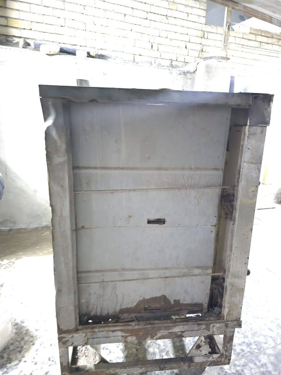 السلام عليكم / فرن لبيع يشتغل كهرباء و غاز/المكان بغداد البلديات
***********
