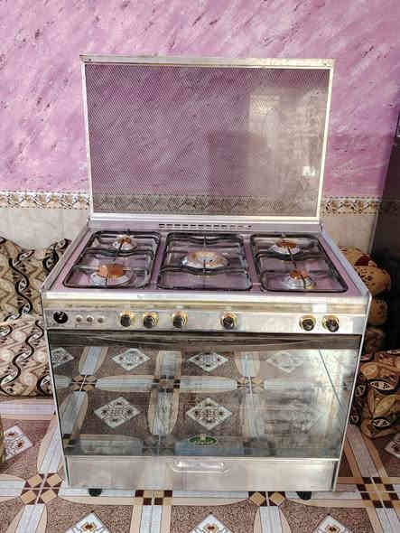 طباخ كريازي اخو جديد نضافه فول السعر 300وبي مجال لشراي وتساب ***********
