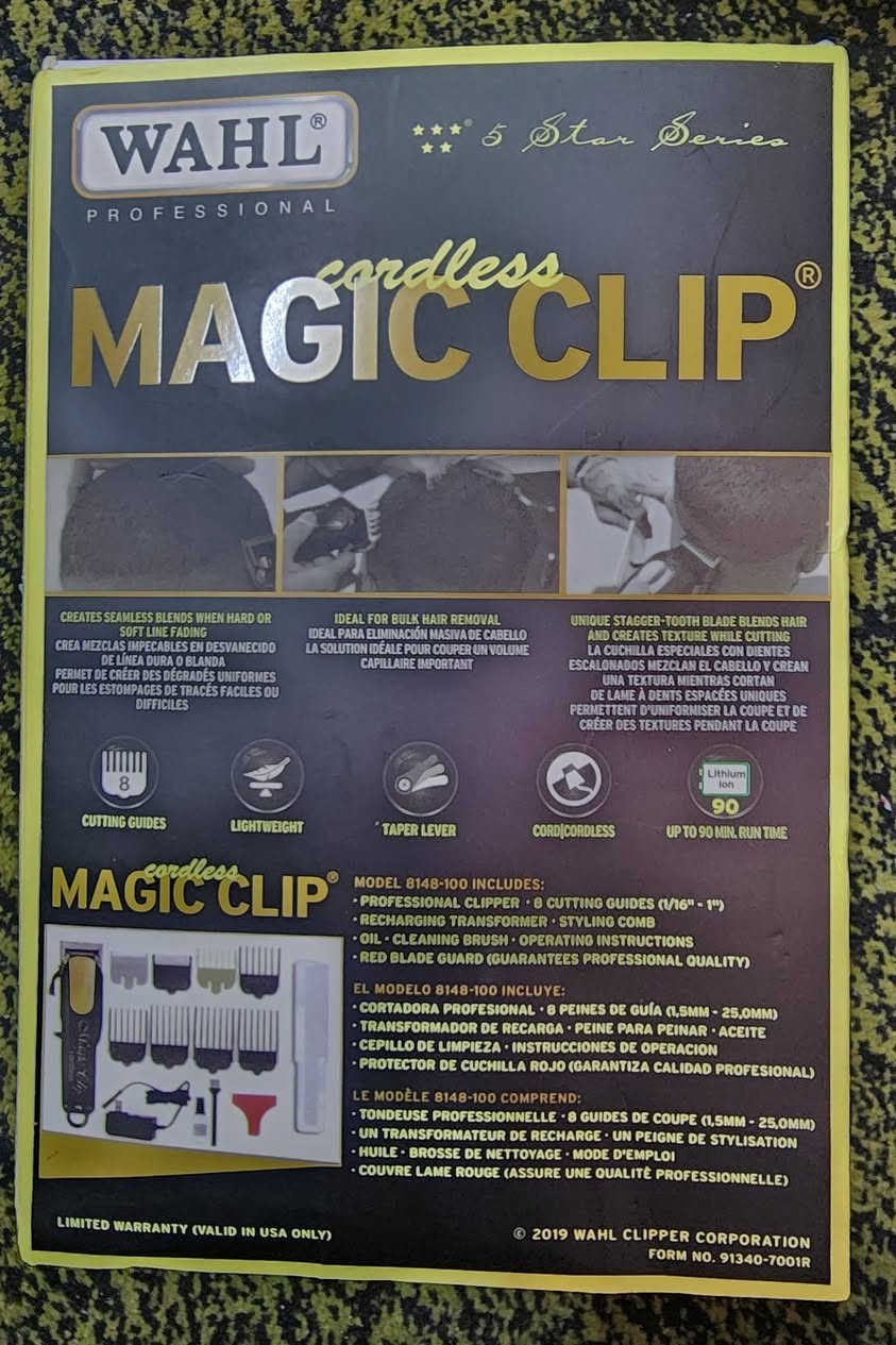 للبيع ماكينة الحلاقة الاحترافية
Wahl Magic Clip Gold Edition (النسخة الذهبية
لعشاق الحلاقة الاحترافية والتدرج الدقيق، أعرض لكم الماكينة الغنية عن التعريف من شركة Wahl
 الأمريكية، الإصدار الذهبي المحدود
.أهم المميزات
شفرة الأسنان المتداخلة الأفضل
عالمياً في عمل "الفيد" (Fade) ودمج
الشعر بسهولة .
أداء قوي: محرك دوار احترافي
يتحمل العمل الشاق.
بطارية قوية تعمل لأكثر من 100
دقيقة متواصلة.
خفيفة ومريحة تصميم مريح لليد يسهل التحكم بها أثناء الحلاقة
الطويلة.
إصدار خاص لون أسود مع ذهبي
يضيف لمسة فخامة لمعداتك.


**إذا كنت صاحب هذا الإعلان وتريد حذفه لأي سبب، رجاءا أرسل رسالة إلى الدعم الفني**