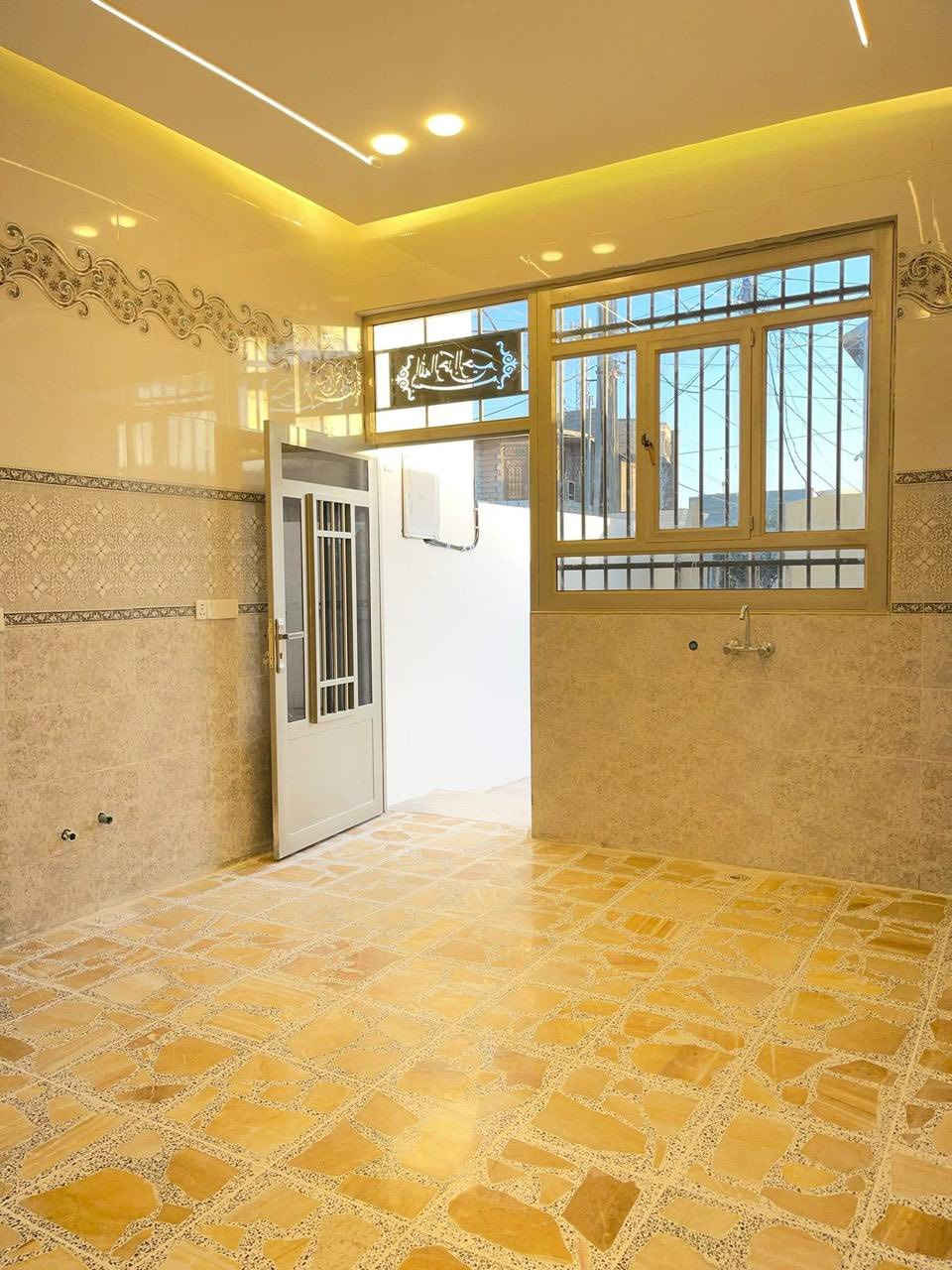 مشتمل للبيع — فرصة مميزة في حي المثنى ✨🏡
📍 الموقع: حي المثنى / خلف الشهداء
📍 بالقرب من جامع فاطمة الزهراء
📍 خلف أسواق البوشامان
🌟 موقع راقي وهادئ جداً

📐 المساحة: 149 متر
🏠 البناء: زيرو — بناء 2025
🏢 يتكون من طابقين
🛏️ يحتوي على 5 غرف نوم
🛋️ تصميم عصري وتشطيب مرتب

💰 السعر: 97 مليون
✅ السعر قابل للتفاوض

📞 للاستفسار والمشاهدة:
***********

🏢 زيارة مكتبنا:
مكتب القمة للمقاولات والاستثمارات العقارية
📍 سامراء — دوانم البوهراط — شارع المكاتب

