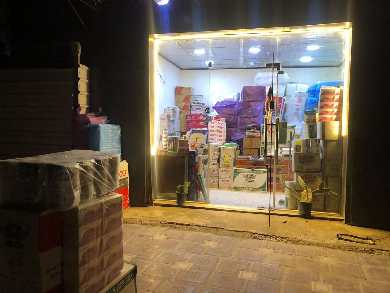 محل سفريات وبلاستيك للبيع  السبب دوام وعدم التفرغ المحل بي خير من الله بضاعة وشغلة ماشي الحمدلله عنوانة شارع السيدة زينب طريق الحسينية عامود ٨٦ قرب مدرسة القزوينية على الشارع مباشرة للاستفسار الاتصال على الرقم ***********
