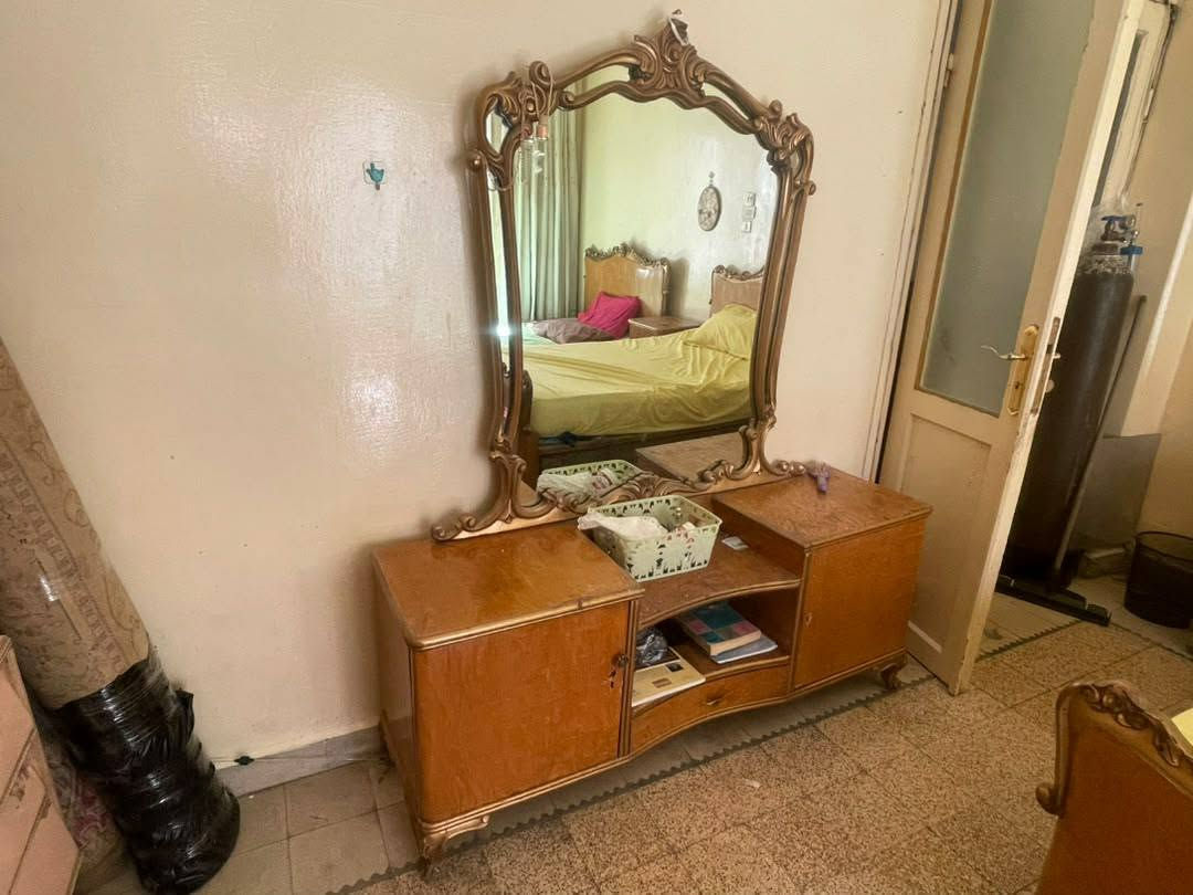 غرفة نوم زان تقيلة وقلبها بلاكيه ماليزي معاكس تختين وخزانة ٥ بواب كبيرة وبيرو وكمودينات تخوت عدد ٢ وعليقة تياب نضافة تامة مع فرشات 
تواجد عين ترما السعر ٣٥٠ $


**إذا كنت صاحب هذا الإعلان وتريد حذفه لأي سبب، رجاءا أرسل رسالة إلى الدعم الفني**