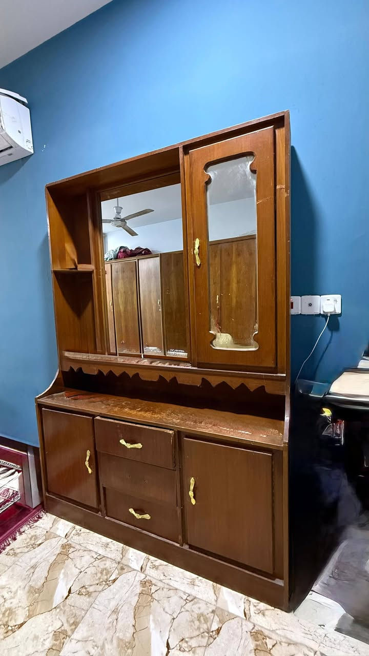 كنتور صاج حطاطه نظيف جدا وميز مرايا نظيف جدا السعر ع رقم ***********
