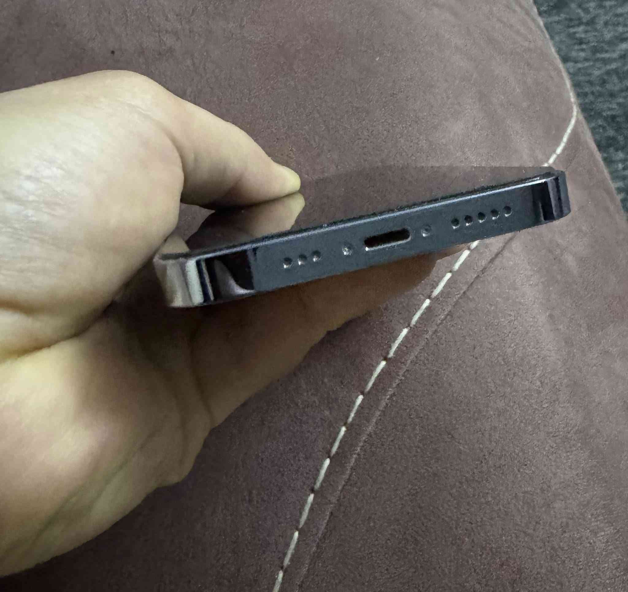 ايفون ١٣ برو ( الصغير ) مو برو ماكس 
شرق اوسط ذاكرة ٢٥٦ لون بحري بطارية ٧٧ 
بدون اي تصليح مكفول ولا مبدل اي شي بي  
بدون ملحقات 
مكاني الكرادة


**إذا كنت صاحب هذا الإعلان وتريد حذفه لأي سبب، رجاءا أرسل رسالة إلى الدعم الفني**