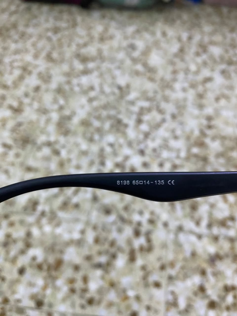 نظارة Ray-Ban الأولى أصلية 100%.
جودة الإطار
   الإطار معدن أسود مطفي والتشطيب مال الشركه نظيف، العدسة الخضرة G-15 الكلاسيكية مال رايبان. هذا اللون المميز صعب تقلده الشركات الرخيصة بنفس الدرجة. للبيع


**إذا كنت صاحب هذا الإعلان وتريد حذفه لأي سبب، رجاءا أرسل رسالة إلى الدعم الفني**