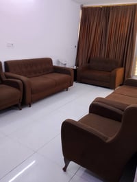 تخم للبيع عشر مقاعد اي ضرر ما بي عنوان حي جهاد 07729941148