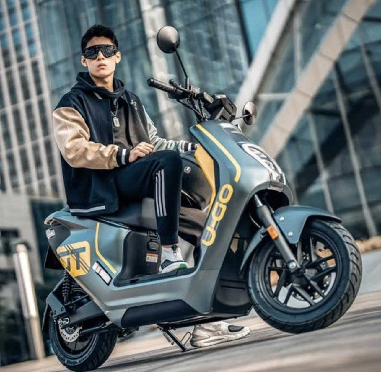 السلام عليكم
لبيع دراجه شحن ماركه هوندا

دراجه عتمادية او جودت تصنيعه جيده

Honda u-go gt

ملف 5000 واط

3  بطايره 

2 ليثيوم.      48v             ~30 A

 و بطاية جافه 12 v خاصه بالتشغيل دراجه والإنارة

سرعه 98 إلى 100 -ايكو او سبورت

شحنه الوحده تمشيك  80 إلى 90 كيلو

يصمه عدد 2 وسويج   2

ستاند حساس 

دراجة نضيفة 100 ‎%‎ 

دراجه شلعته او معدل نفس تي ماكس  الله شاهد 

سعرها 3 ملاين او 250 الف  او بيه مجل 

علمن سعر الجديده 3 ملاين او 750 الف 

موجده عند  شركه البيداء الخضر 

بغداد الرصافة

لتواصل ***********
