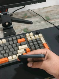 كالكسي A55 5g الجهاز نظافه 100% شخط مابي والنقطه الي بل شاشه الي مبينه...