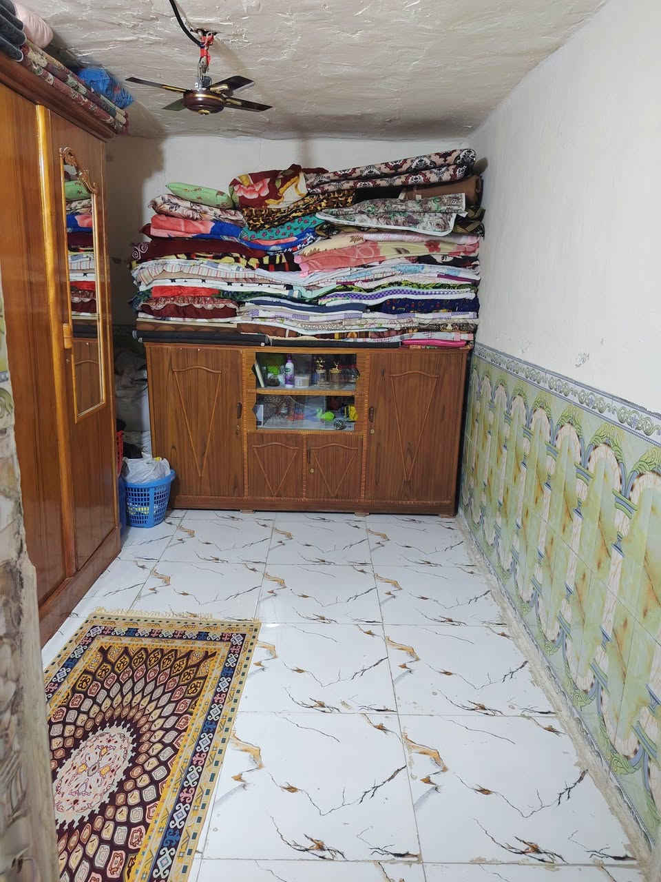 بيت للبيع بسوق التحدي قريب على الشركة العربيه مقابل مطعم باجة غالب بالفرع المقابيله السعر ٣٠ وبي مجال للشراي. المساحة ٦٠ .رجاءا الموشراي لا يتصل.للاستفسار اتصل على الرقم***********
