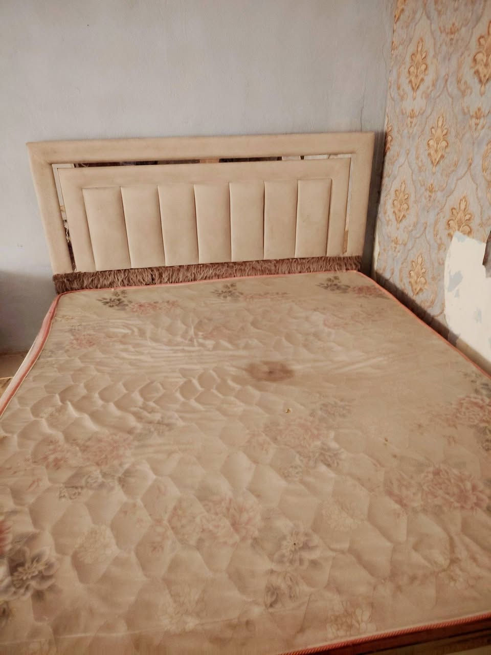 سلام عليكم غرفة تركية ٧قطع نضافه ٩٠بل٪
عوزه فقط مراية شخط مابيه
السعر ٣٥٠وبيه مجال مكاني مدينة الصدر
***********
