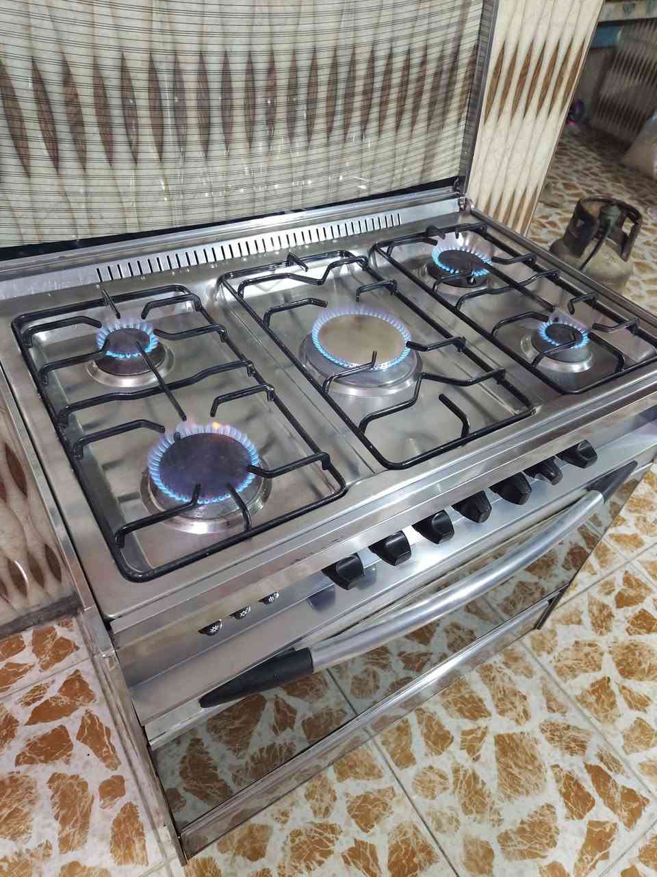 طباخ يونفيرسالسعر 240 بي مجال مكان ابودشير وكو توصيل *********** بغداد, العراق
