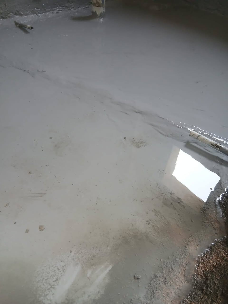 سلام عليكم
اني اشتغل عزل الأصطح وحمامات ومسابح 

وصبغرقم الهاتف ***********
