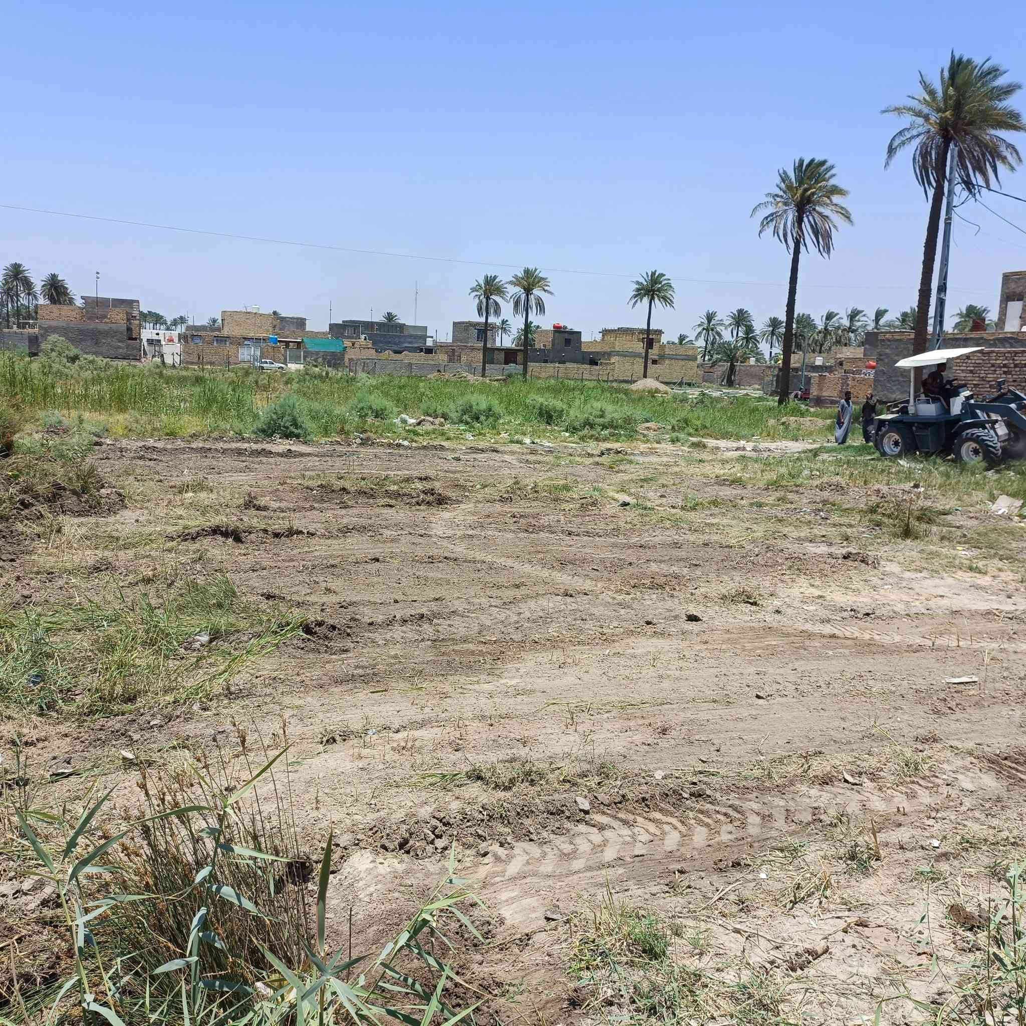 قطعه طابو  زراعي سند 25 للبيع ( المكان وره ملعب الهاشميه / حي الزهراء )
كافه الخدمات واصله يمها من ( كهرباء / ماء )
السماحه ( 200 ) متر 

التواصل ع الرقم ( *********** )
