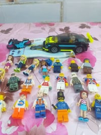 مجموعة شخصيات • شكل سيارة • مختوم