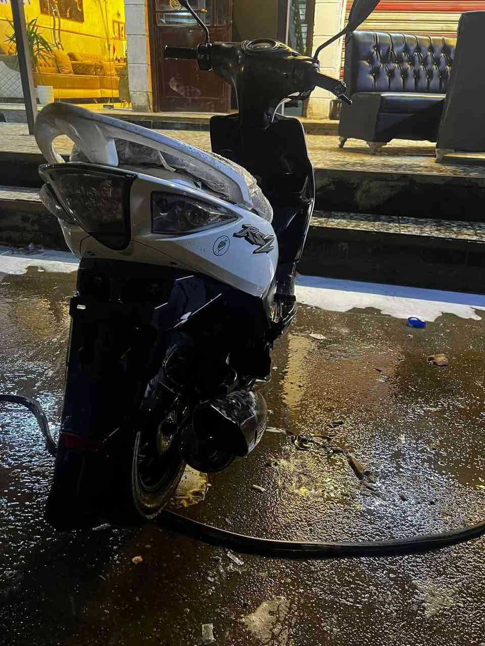 السلام عليكم للبيع ماكس مضلع كفالة عامة كفرات بلادي مكينة ما مفتوحة نوزل كهربائيات كلهة شغالة دراجة جديدة اوراق موجودة السعر 550 مكان بغداد رقم الهاتف ***********
