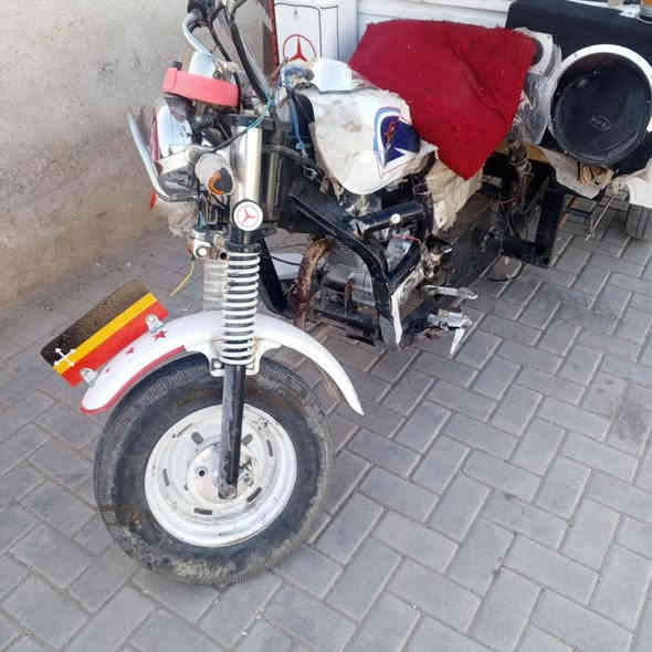 سلام عليكم للبيع او مراوس دايون 21بيه حادث بس(درع جه الكير بصيط) المحرك شغال وناعم كير اكسن كبس ضيف 
تواير ابو خطه جدد سعر مناسب 
***********
سماوه قضاء الخضر
