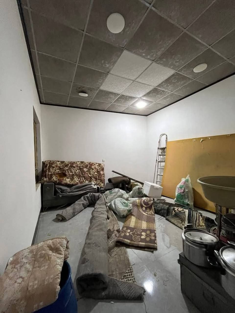 سلام عليكم
بيت 🏠 للبيع في حي البكر موقع مميز قرب مدرسه الارقام 

بناء حديث 2023 سند طابو الزهور شرط التحويل 

مساحه البيت 🏠104 متر واجها 5.5 متر 

يحتوي البيت 🏠 على استقبال وهول وغرفة نوم 🛌 ومطبخ وصحيات ومناور وكراج سياره 

ط2  3 غرف نوم 🛌 وصحيات ومناور وبلكون وبيتونه 

يحتوي البيت ع 

نظام كاميرات 

نظام سبالات 

نظام غسالات 

نظام دشات      مكتب تاج الملوك 

سعر البيت 🏠 140  مليون وقابل للتفاوض 

للاستفسار الاتصال ع الارقام  

*********** احمد العبيدي 

*********** احمد العبيدي

