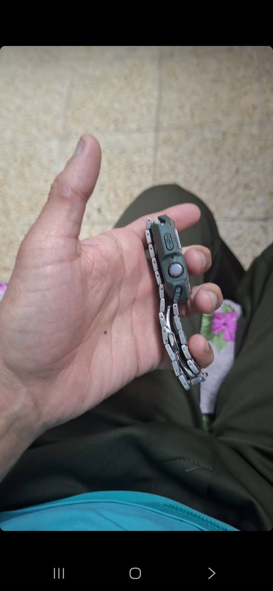 سلام عليكم ساعه للبيع جيل الخامس سعر ١٣٠ وبيها مجال وهذا الرقم للتواصل***********
