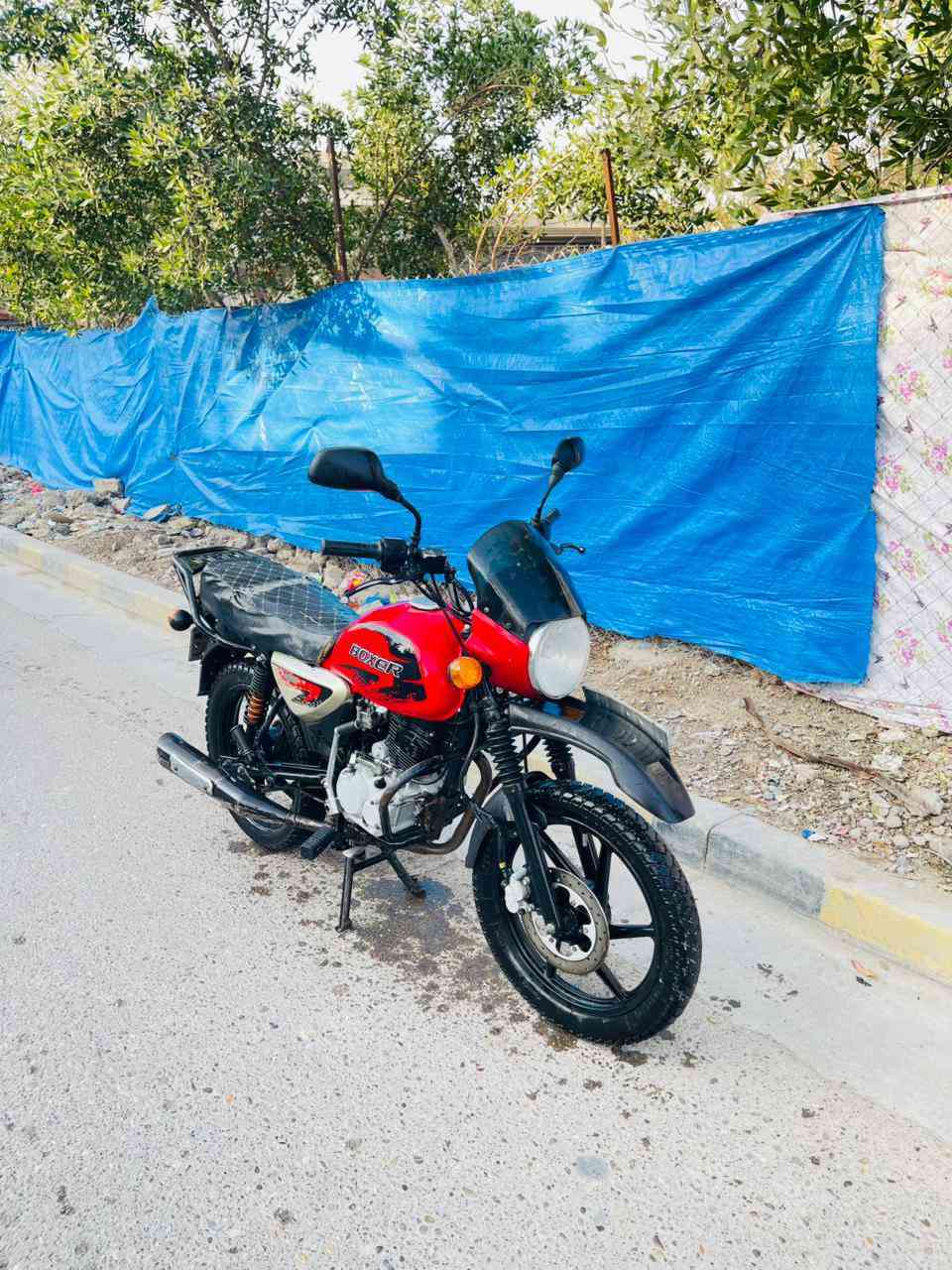 السلام عليكم بوكسر جبلي موديل 22 مرقم انكليزي لوحه وسنويه هزه جديده تحويل مباشر نفس اليوم 
دراجه حلوه ونضيفه مابيهه نقص مبدل بوشه وكاله 
الباقي مكفول رايدها ب 1950 بيها مجال 
مكاني بغداد الحريه ***********
