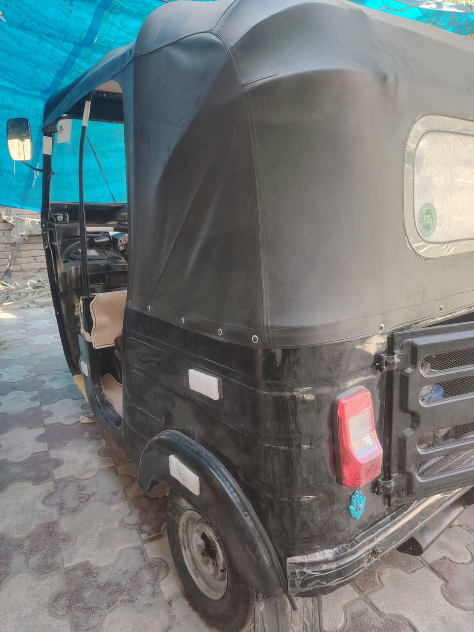 السلام عليكم
تكتك موديل 17 شهر 11 محرك 20 اوراق اصولي 
تكتك خير من الله مكينه لا تنقيص ولا تبخير السعر 3600 وبيه مجال حك الجيه رقم الهاتف ***********
