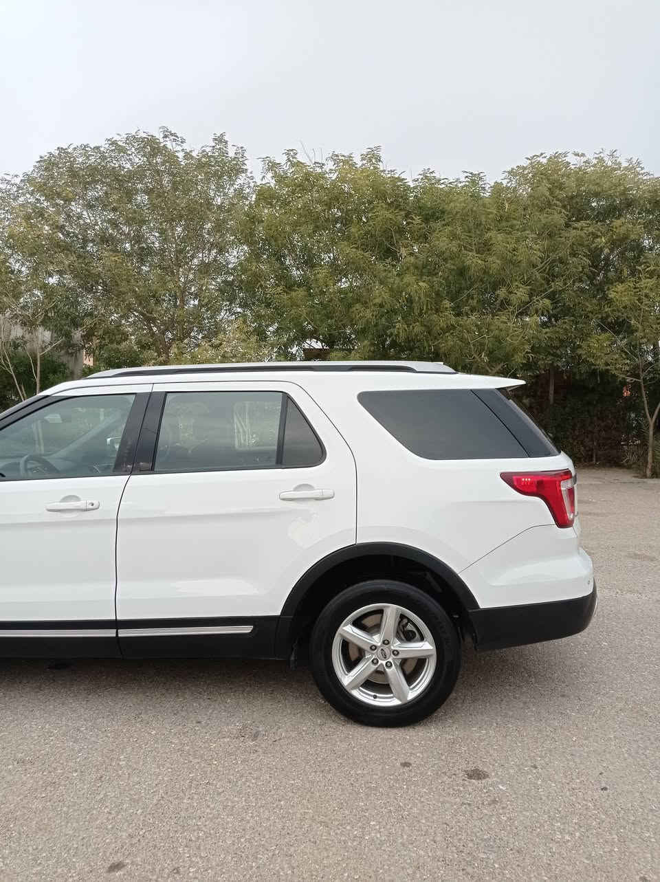 FORD EXPLORER 2017
بِسْمِ اللهِ الرَّحْمَنِ الرَّحِيْم 
عربي / كوردی 
عربي 
فورد اكسبلور موديل ٢٠١٧ وارد امريكي واحد قطع صبغ بدون دواخل ماشي ( 112 ) ألف ميل محرك ممفتوح رقم سليمانية سيارة جاهزة و بدون نقص .

المحرك : ٦سلندر - حجم : ٣٥٠٠ - قوة : ٢٩٠ حصان 🐎 

مواصفات ( 4WD )
١-دبل اكسل 
٢-٧راكب 
٣-لایت زنون 
٤-حاسة
٥-لايت أوتو 
٦-٣مقعد تبريد 
٧-قفل تلقائي 
٨-فوليوم
٩-جام أوتو 
١٠-بصمة
١١-٤مود قيادة 
١٢-تحدید سورعة
١٣-كشن كهرباء
١٤-بلاجکتور 
١٥-بگلايت ليد 
١٦-كاميرا
١٧-گير شفط 
١٨-فتح تلقائي
١٩-كود أبواب 
٢٠-لايت ليد 

مكان : كلار - سليمانية 
سعر : ( ١٧٥ ) ورقة 💸 
رقم تلفون : 
       واتساب 
          📥
 ( *********** )

 ( *********** )

كوردی 
فۆرد اکسپلۆرا مۆدێل 2017 ئەمریکی یەک پارچه بۆیاخ بێ ناوگرتن ( 112 ) هەزار ميل ڕۆیشتوە مەکینەی نەکراوەتەوە ڕەقەم سلێمانی سەیارەیەکی خاوێن و بێ مەسرەفە .

مەکینە : 6بستن - قەبارە : 3500 - هێز : 290hp 🐎

مواسفات ( XLT + 4WD )
1-دەبڵ اکسڵ
2-تەحدید سورعە 
3- 7نەفەری 
4- لایت زینۆن 
5-ڤۆلیۆم 
6- 3مەقعەد تەبريد 
7- لایت ئۆتۆ 
8-جام ئۆتۆ 
9-کوشین کارەبا 
10- 4مۆد لێخوڕین 
11-قۆفڵ حاسە
12-حاسە 
13-بەسمە
14-بلاجکتۆر 
15-بەگلایت لید 
16-کامێرا 
17-کردنەوەی زیرەک 
18-بەگلایت لید 
19-کۆدی دەرگا 
20-گێڕ شەفت 

شوێن : کەلار ـ سلێمانی 
نرخ : ( 152 ) گەڵا 💸 
ژ.م :   واتساب
            📥 ( *********** )

                  ( *********** )
