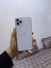 ايفون 11 برو ذاكره 64  بطاريه 77  جهاز مستبدل ضهر فقط الباقي شرط  السع...