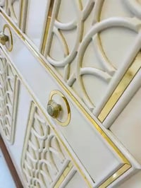 غرفة نوم • للبيع • تواصل خاص