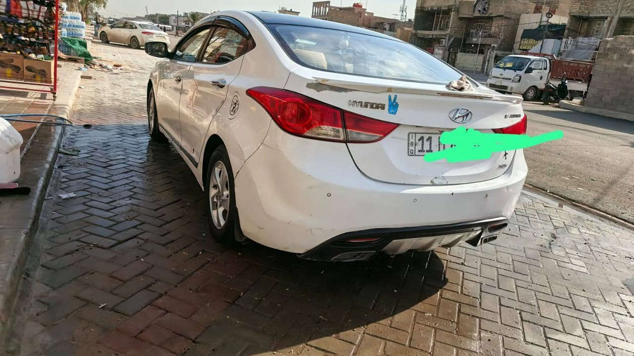 السلام عليكم سياره النترا 2013 خليجي 1800 فول  مواصفات عدا البصمه فتحه حساس كاميرا ويل كب سياره خير من الله مثل ما متوضحه بالصوره الكشر مالتها حاليا مزلغ واضح عندكم بالصوره الجاملغ الي بصف السايق بي دعكه ومصلح بارد رقم انكليزي باسمي سياره موجوده ببغداد الرقم *********** السعر 88 وبيها مجال
