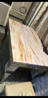 ميز مرمر • طاولة