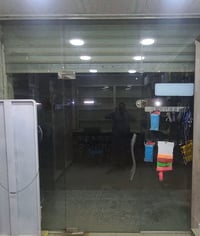 للبيع باب زجاج 07818063565
